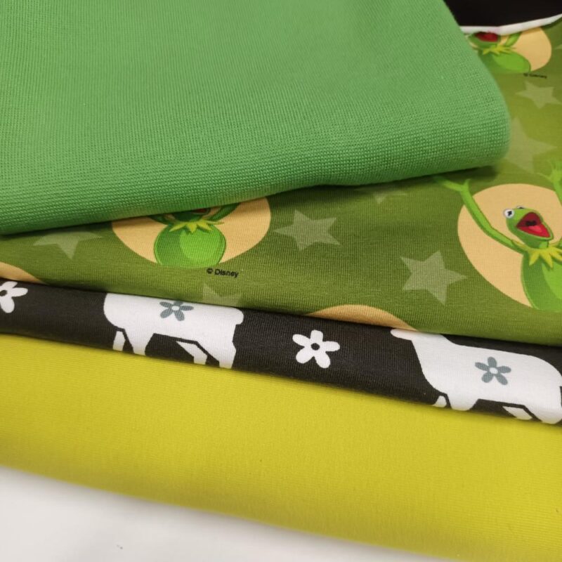 Dressi- ja trikotaažikomplekt lammaste ja konnadega, 2,26 m