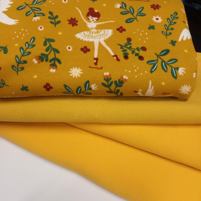 Dressikomplekt kollane, baleriinidega, 2,25 m